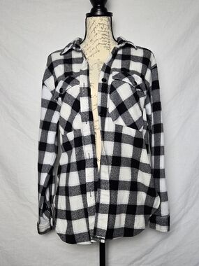 Just Polly NY Black & White Buffalo Plaid Fleece Shacket Large